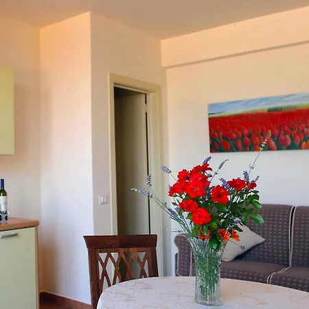 Flat In Piticchio With Scenic Views & Pool Apartment
