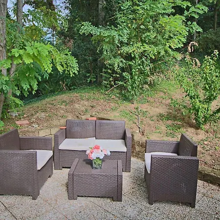 Flat in Piticchio with Scenic Views&Pool