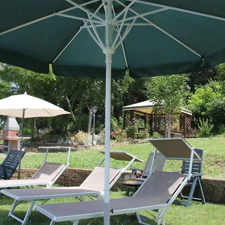 Flat in Piticchio with Scenic Views&Pool