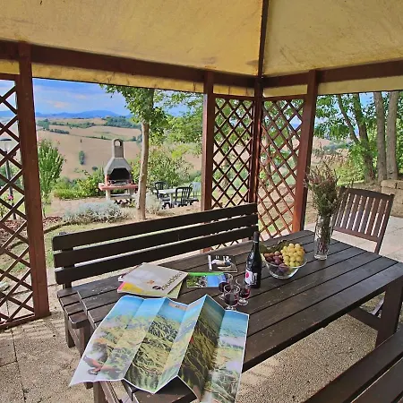 Flat in Piticchio with Scenic Views&Pool
