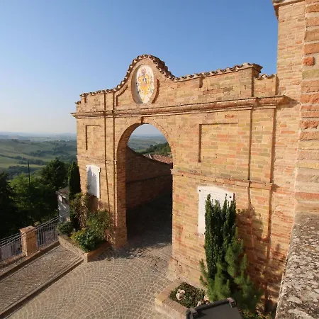 Flat In Piticchio With Scenic Views & Pool Apartment *